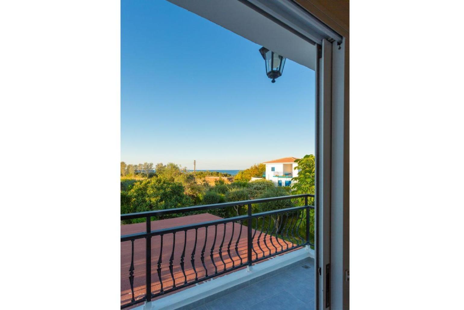 Sun Beach Villa Tria Polis Exterior foto