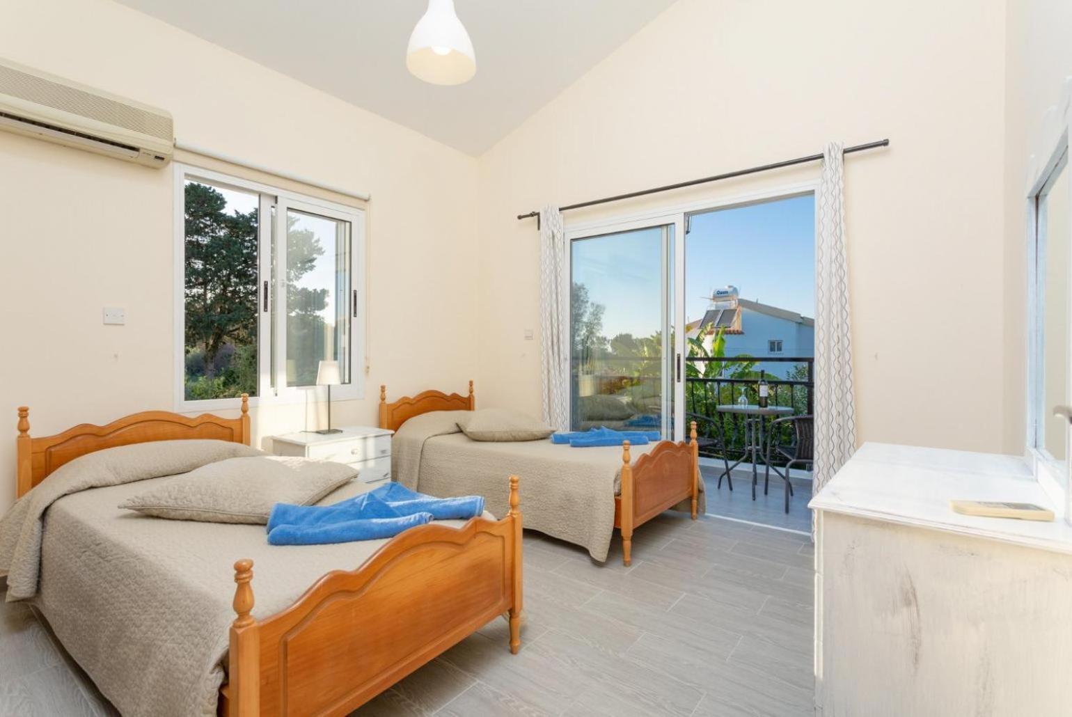 Sun Beach Villa Tria Polis Exterior foto