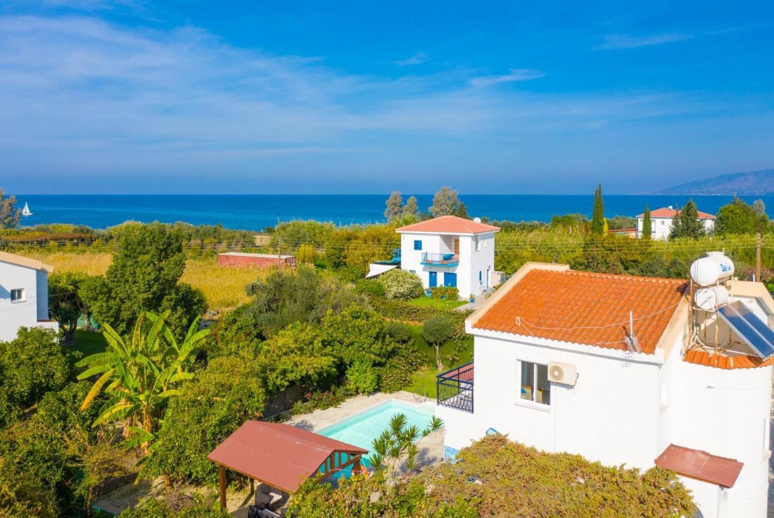 Sun Beach Villa Tria Polis Exterior foto